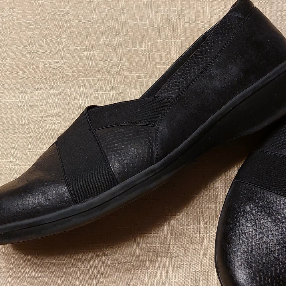 Yuu Black Flat Comfort Wedge Loafers Size 12 Stretch Panel EUC